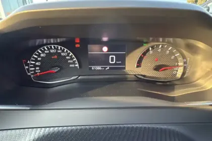 Photo 12 Peugeot 2008  PureTech 130 S&S BVM6