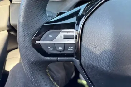 Photo 18 Peugeot 408  Electrique 58 kWh 210 ch