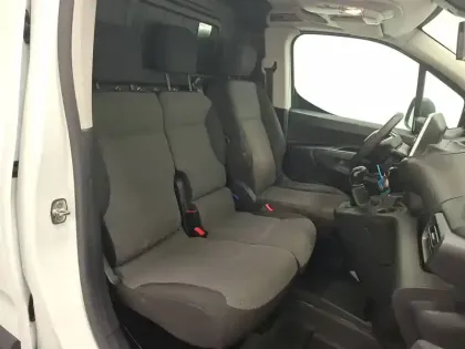 Photo 26 Peugeot Partner  FOURGON LONG 950 KG BLUEHDI 100 S&S BVM5