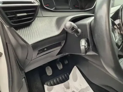 Photo 42 Peugeot 208  BLUEHDI 100 S&S BVM6