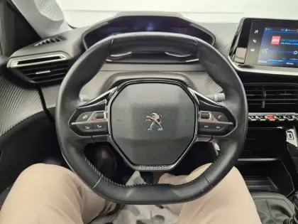 Photo 15 Peugeot 208  BLUEHDI 100 S&S BVM6