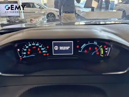 Photo 11 Peugeot 2008  Electrique 50 kWh 136 ch