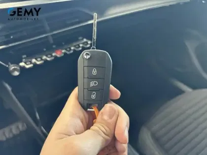 Photo 14 Peugeot 2008  Electrique 50 kWh 136 ch