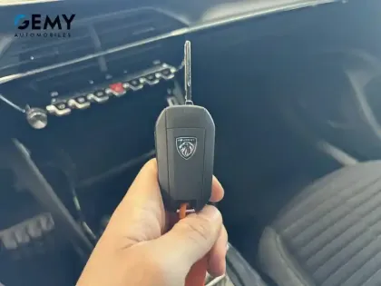 Photo 15 Peugeot 2008  Electrique 50 kWh 136 ch