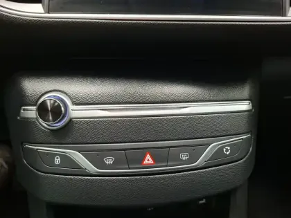 Photo 26 Peugeot 308  SW BlueHDi 130ch S&S BVM6