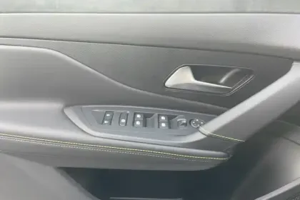 Photo 41 Peugeot 308  SW Hybrid 145 e-DCS6