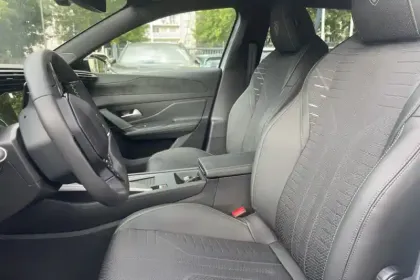 Photo 31 Peugeot 308  SW Hybrid 145 e-DCS6