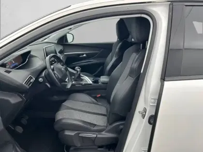 Photo 10 Peugeot 3008 Gén. II Ph1 Allure 5