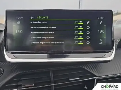 Photo 17 Peugeot 2008  PureTech 130 S&S EAT8