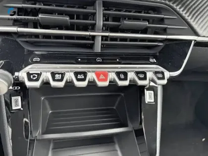 Photo 16 Peugeot 208  Hybrid 110 ch e-DCS6