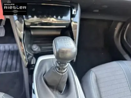 Photo 13 Peugeot 2008  PureTech 130 S&S BVM6