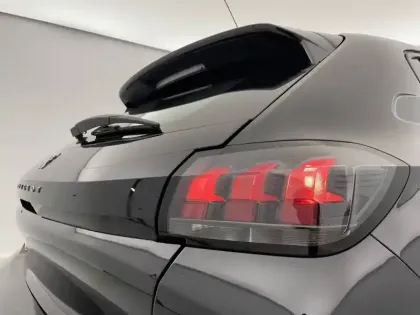 Photo 45 Peugeot 208  BlueHDi 100 S&S BVM6 2 Places