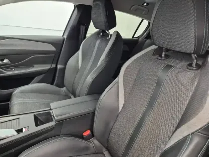 Photo 31 Peugeot 308  BlueHDi 130ch S&S EAT8