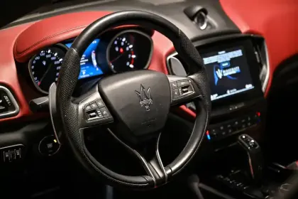 Photo 13 Maserati Ghibli  3.0 V6 Bi-Turbo 430 S Q4