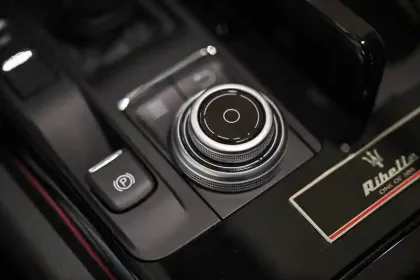 Photo 22 Maserati Ghibli  3.0 V6 Bi-Turbo 430 S Q4