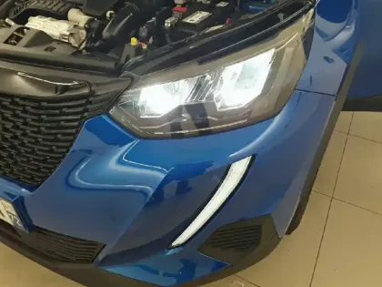Photo 37 Peugeot 2008  PureTech 130 S&S BVM6