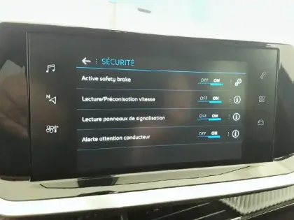 Photo 40 Peugeot 2008  PureTech 130 S&S BVM6