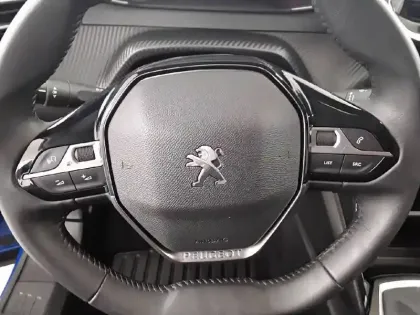 Photo 52 Peugeot 2008  PureTech 130 S&S BVM6