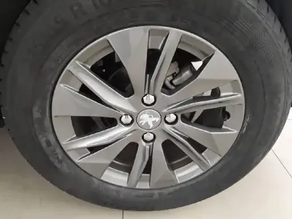 Photo 56 Peugeot 2008  PureTech 130 S&S BVM6
