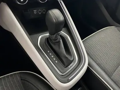 Photo 21 Renault Clio  E-Tech 140