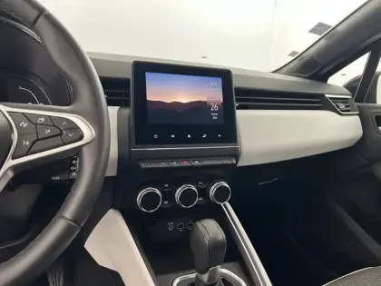 Photo 20 Renault Clio  E-Tech 140