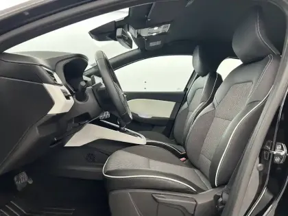 Photo 17 Renault Clio  E-Tech 140