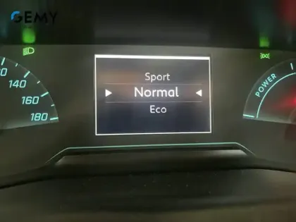 Photo 14 Peugeot 2008  Electrique 50 kWh 136 ch