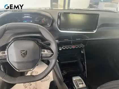 Photo 7 Peugeot 2008  Electrique 50 kWh 136 ch