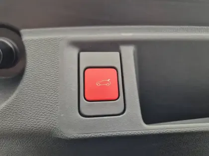 Photo 37 Peugeot 308  SW PHEV 225 e-EAT8