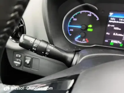 Photo 16 Toyota Yaris  Hybride 100h Dynamic