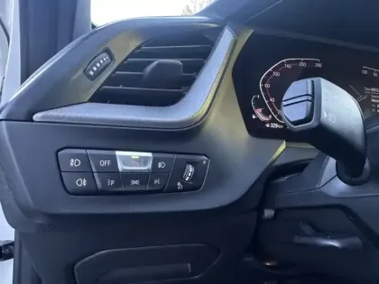 Photo 11 BMW Serie 1 Gén. III (F40) Ph1 M Sport 5