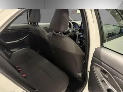 Photo 11 Toyota Yaris Hybride 1.5 HYBRID 130H DESIGN AUTO 2WD