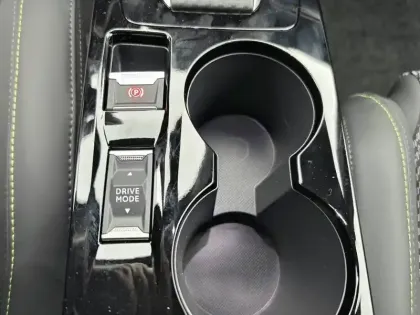 Photo 24 Peugeot 2008  Hybrid 145 e-DCS6