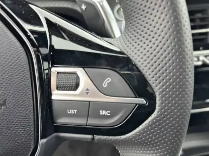 Photo 27 Peugeot 2008  Hybrid 145 e-DCS6