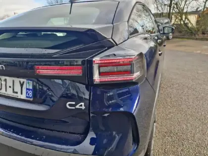 Photo 16 Citroën C4  Hybride 136 e-DCS6