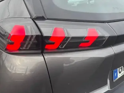 Photo 36 Peugeot 2008  PureTech 100 S&S BVM6