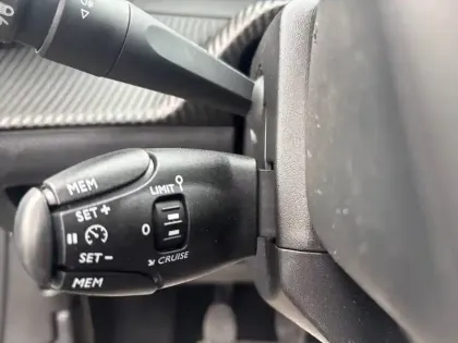 Photo 19 Peugeot 2008  PureTech 100 S&S BVM6