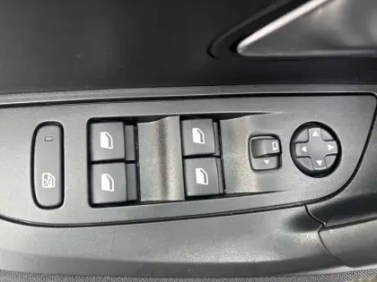 Photo 57 Peugeot 2008  PureTech 100 S&S BVM6