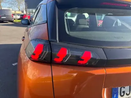 Photo 16 Peugeot 2008  Electrique 136 ch