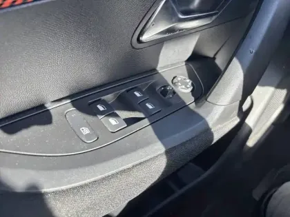 Photo 20 Peugeot 2008  Electrique 136 ch