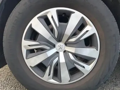 Photo 12 Peugeot 2008  PureTech 100 S&S BVM6