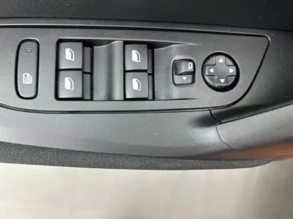 Photo 65 Peugeot 2008  PureTech 100 S&S BVM6