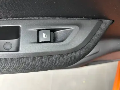 Photo 64 Peugeot 2008  PureTech 100 S&S BVM6