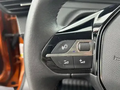 Photo 95 Peugeot 2008  PureTech 100 S&S BVM6