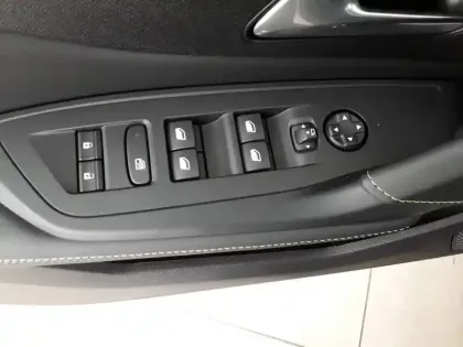 Photo 65 Peugeot 408  Hybrid 145 e-DCS6