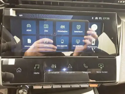 Photo 38 Peugeot 408  Hybrid 145 e-DCS6