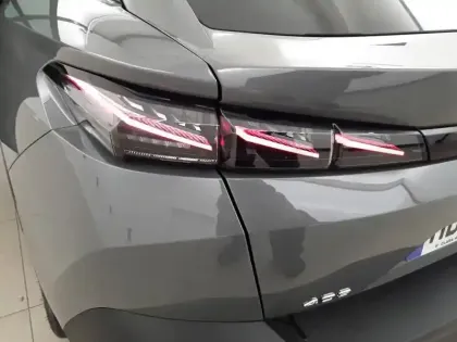 Photo 36 Peugeot 408  Hybrid 145 e-DCS6