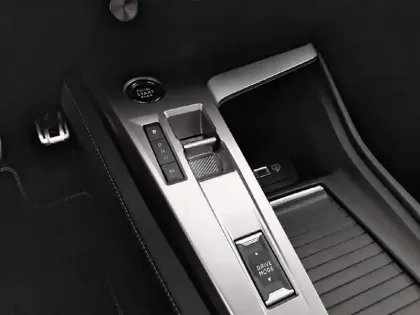 Photo 13 Peugeot 408  Hybrid 145 e-DCS6