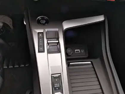 Photo 33 Peugeot 408  Hybrid 145 e-DCS6