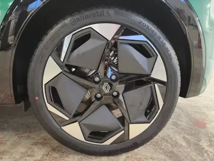 Photo 11 Renault Clio  E-Tech full hybrid 160 ch